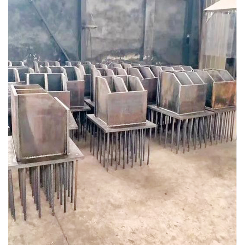 How to ensure the integrity of corner coverage during the construction of anti-corrosion coating for bridge embedded parts?